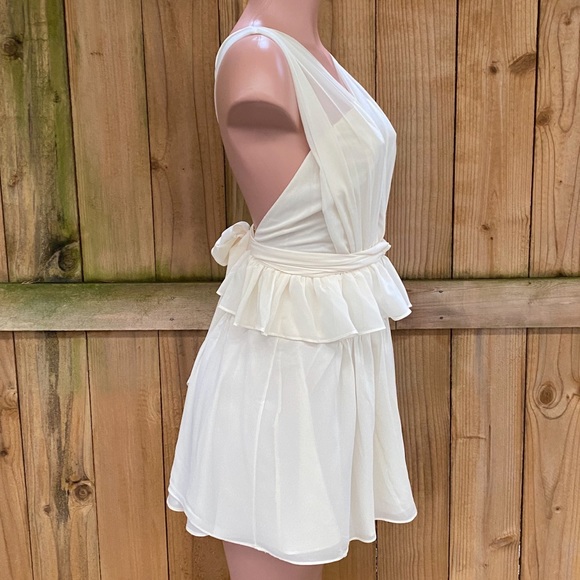 Luxxel Creme Peplum Dress w/Crisscross Back NWT - Picture 7 of 8